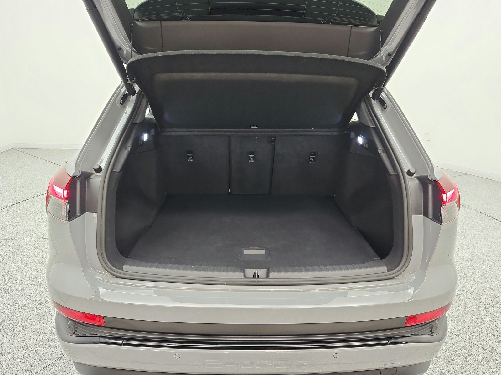 Used 2023 Audi Q4 e-tron Prestige w/ Black Optic Package AWD/4WD image 19