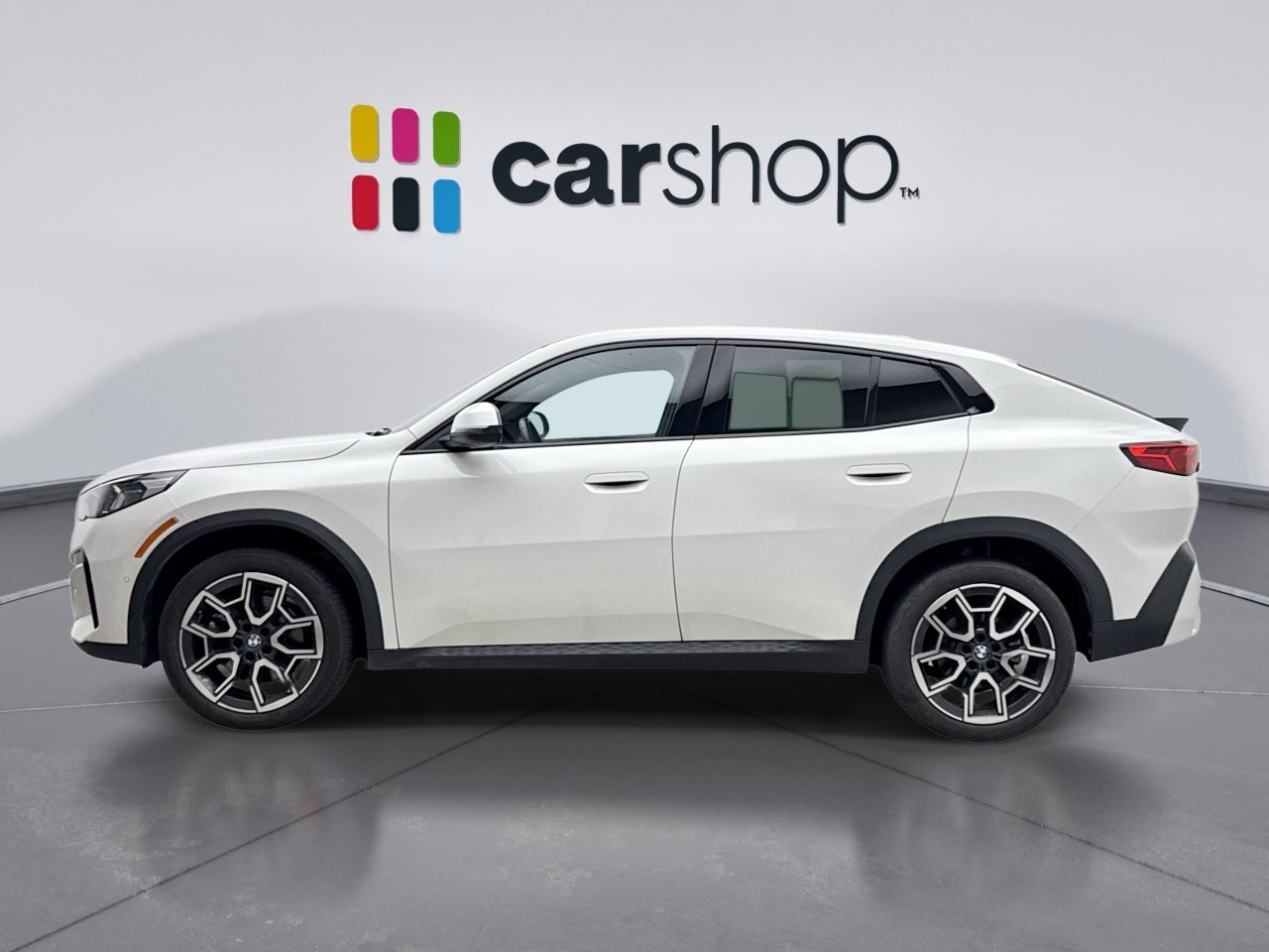 Used 2026 BMW X2 xDrive28i AWD/4WD image 2