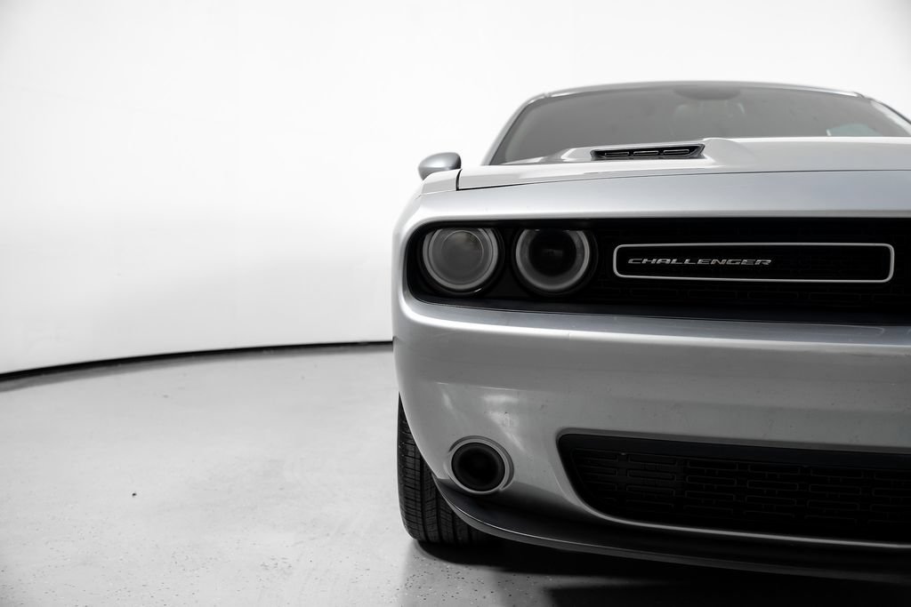 Used 2016 Dodge Challenger SXT RWD image 19