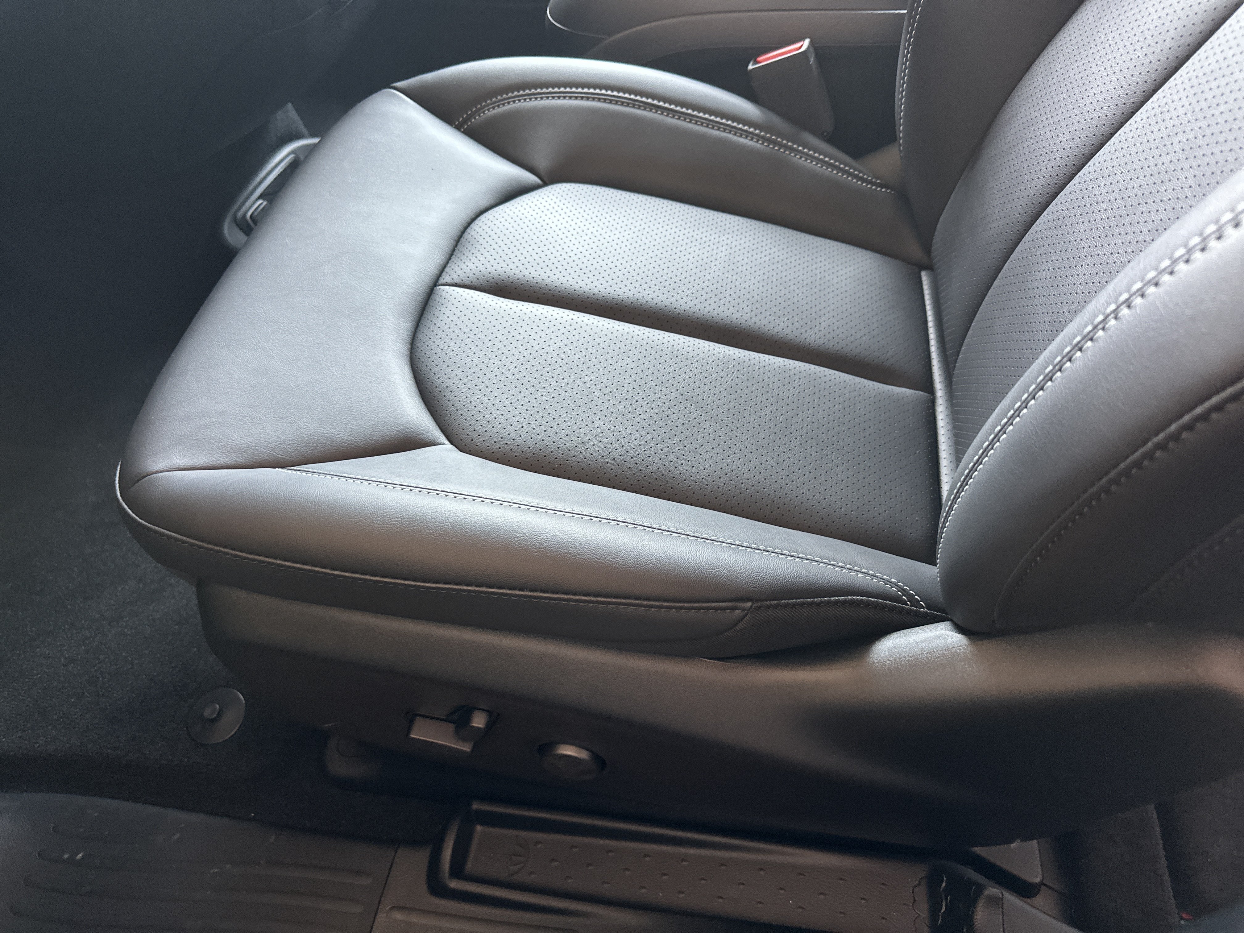New 2027 Chrysler Pacifica Select AWD/4WD image 22