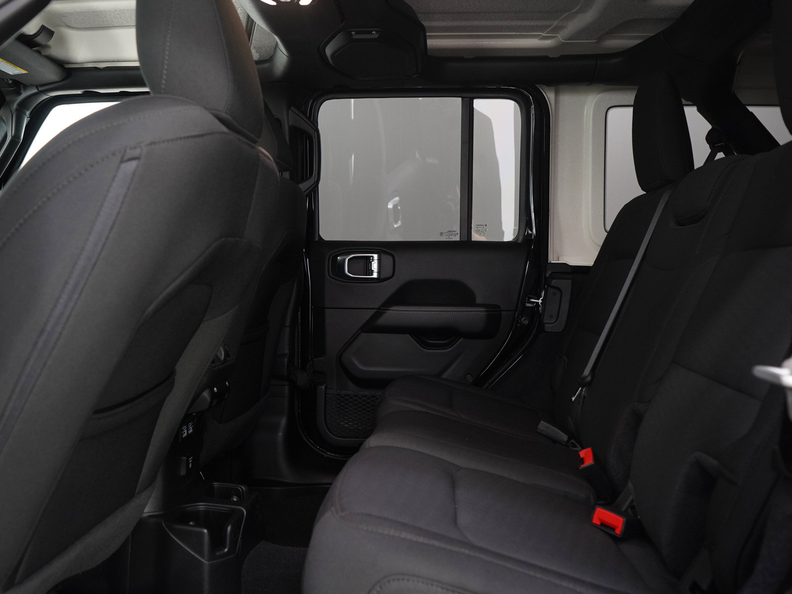 Used 2023 Jeep Wrangler Unlimited Sahara AWD/4WD image 19