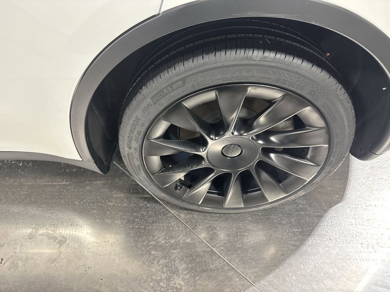 Used 2021 Tesla Model Y Long Range image 4