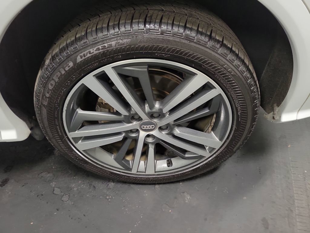 Used 2020 Audi Q5 e Premium Plus w/ Premium Plus Package image 11