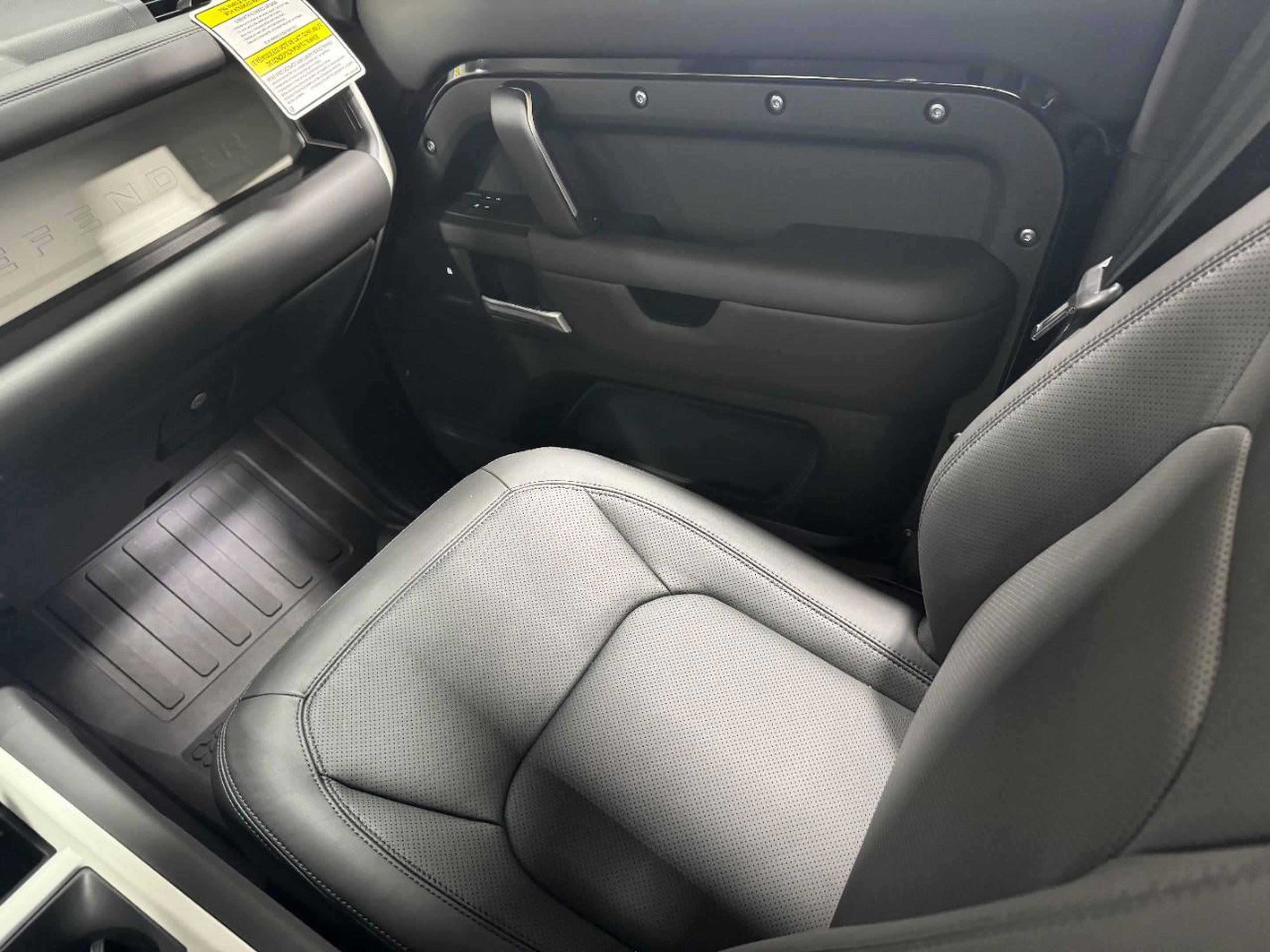 Used 2025 Land Rover Defender 110 S image 17