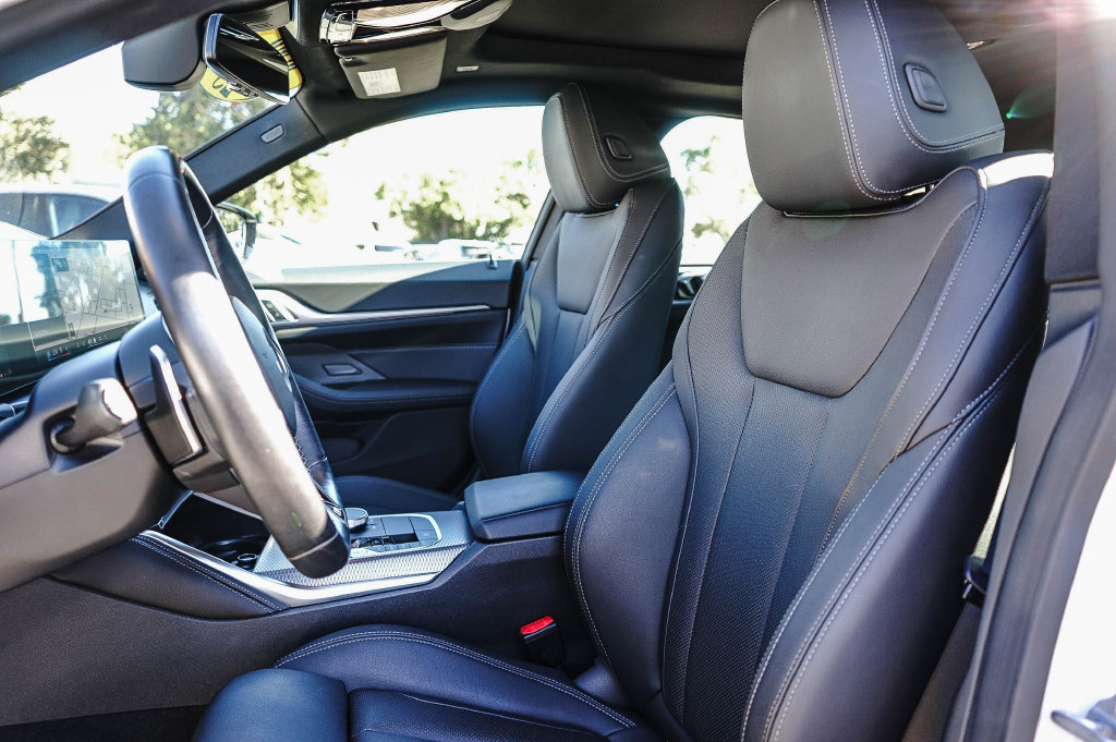 Used 2025 BMW M440i RWD image 17