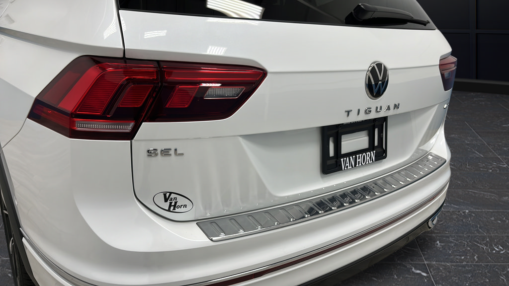 Used 2024 Volkswagen Tiguan SEL R-Line AWD/4WD image 40