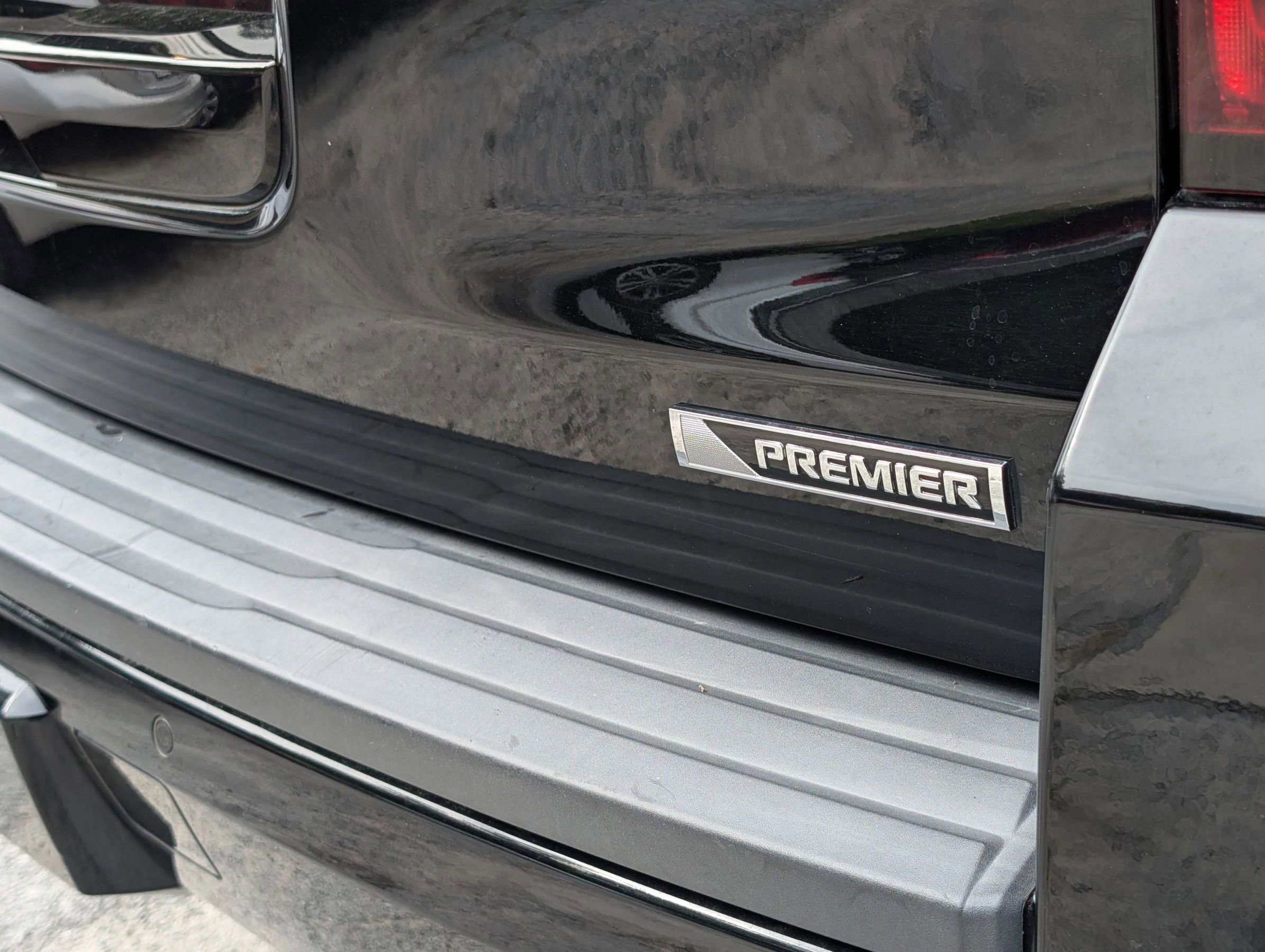 Used 2018 Chevrolet Tahoe Premier RWD image 11