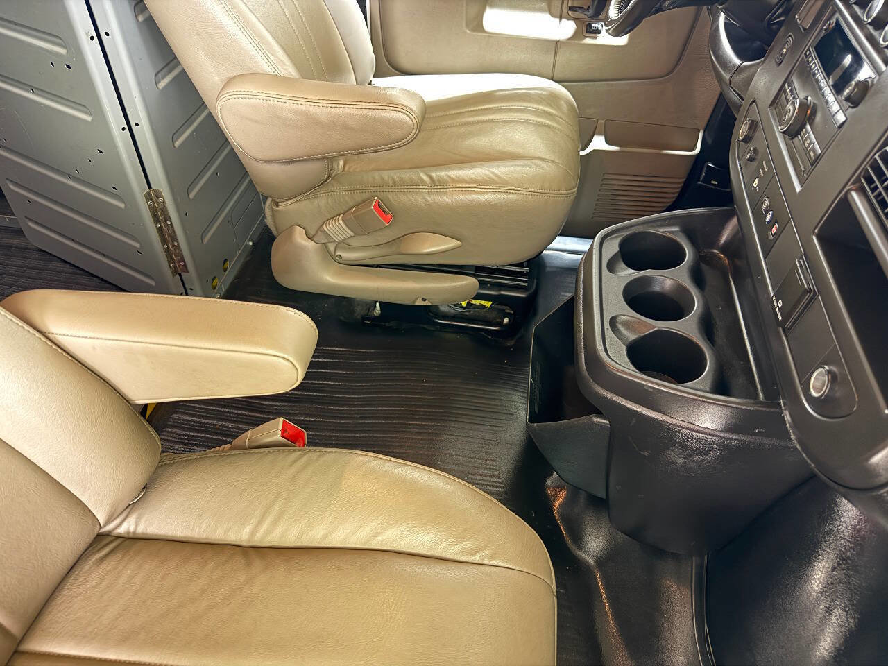 Used 2017 Chevrolet Express 2500 image 38