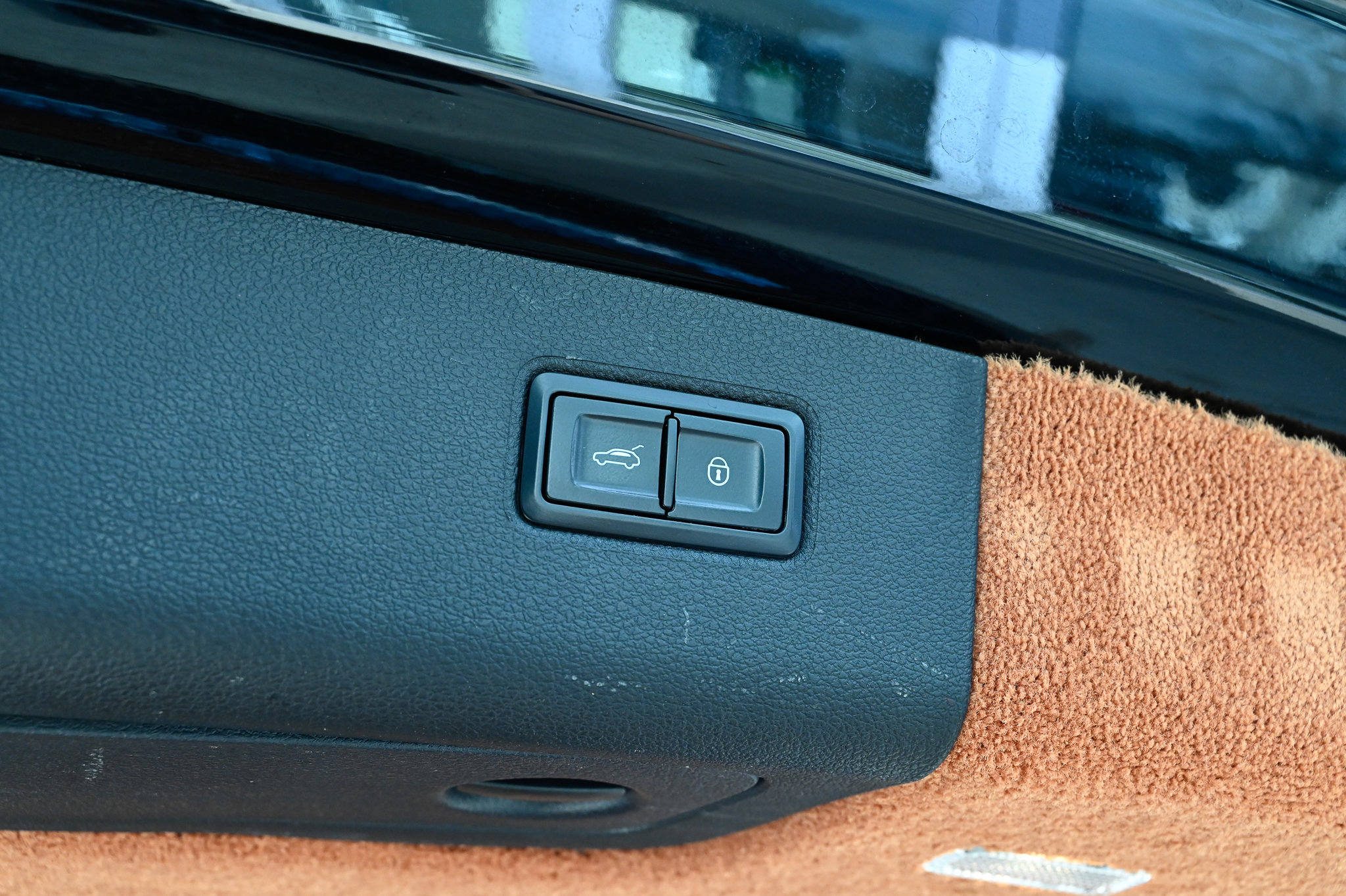 Used 2019 Bentley Bentayga image 43