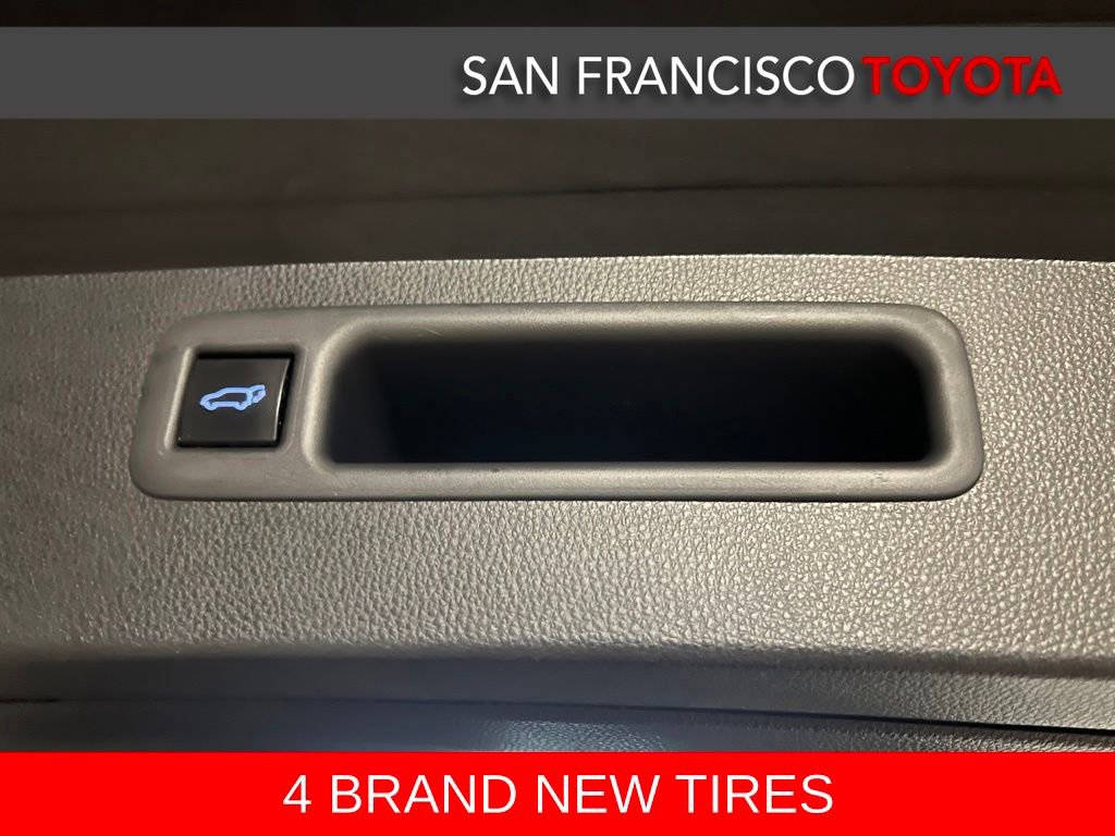 Used 2022 Toyota Highlander XLE AWD/4WD image 41