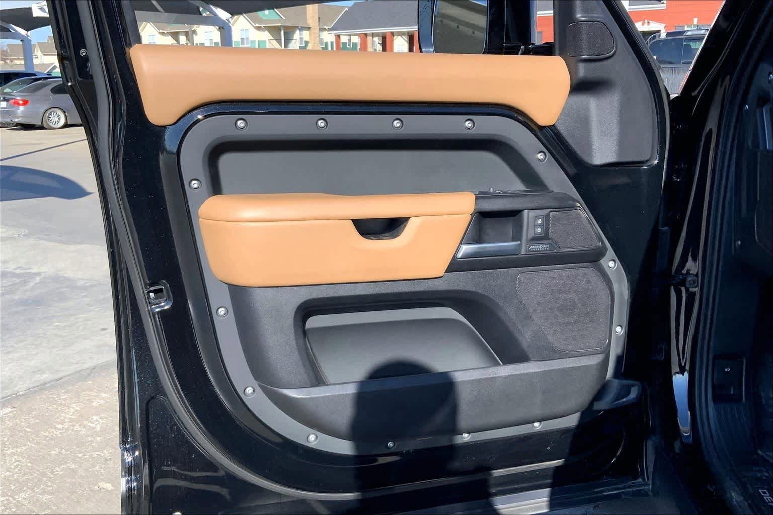 Used 2025 Land Rover Defender 110 X image 19