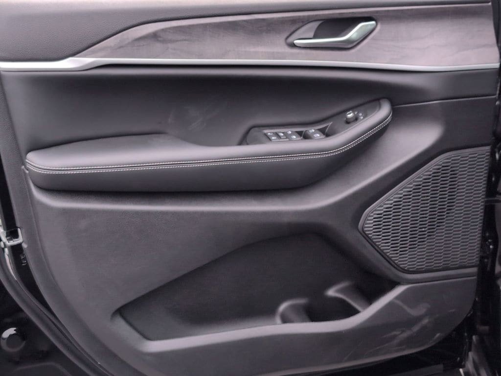 New 2026 Jeep Grand Cherokee Altitude RWD image 13