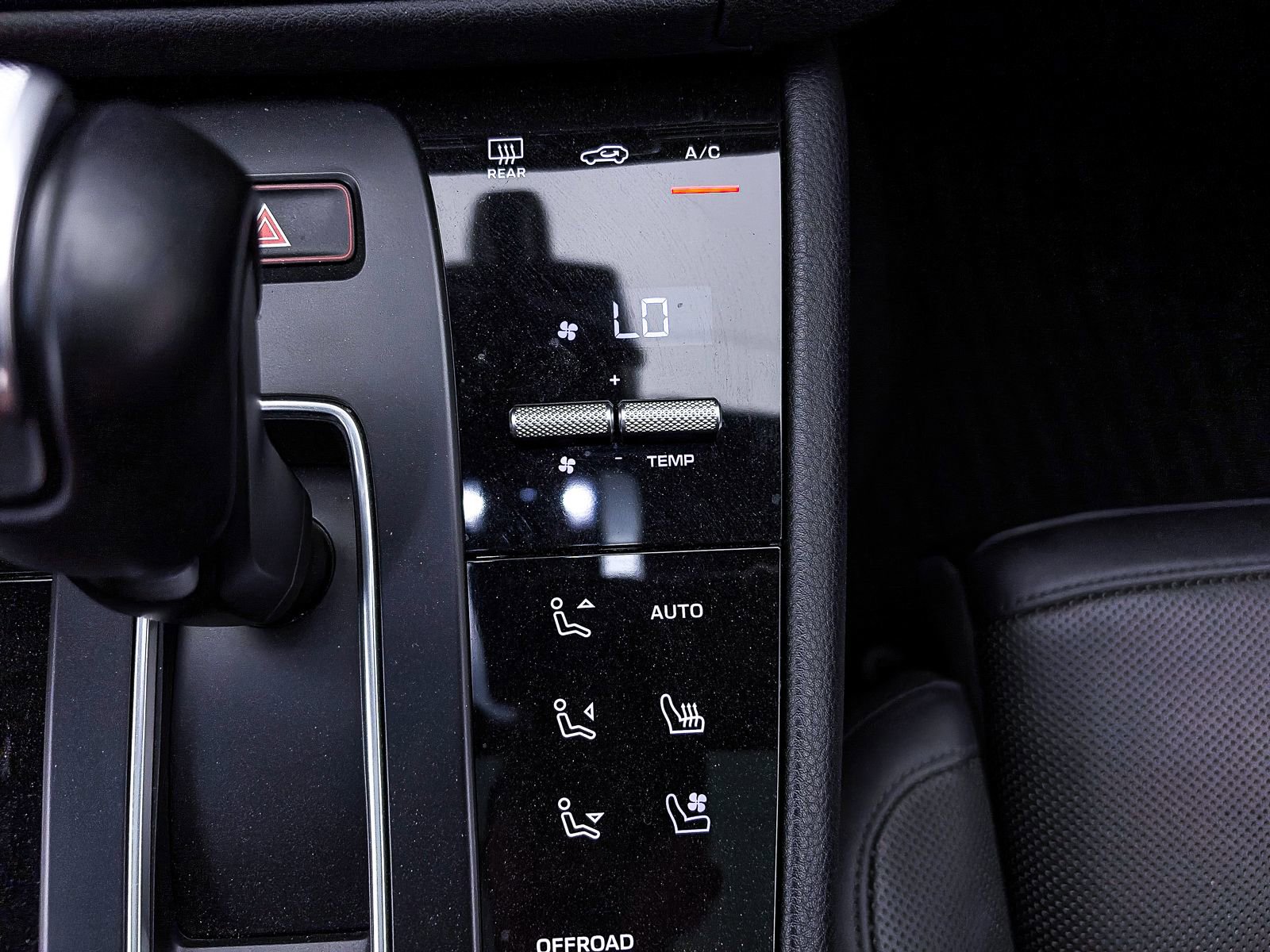 Used 2023 Porsche Macan Turbo image 30