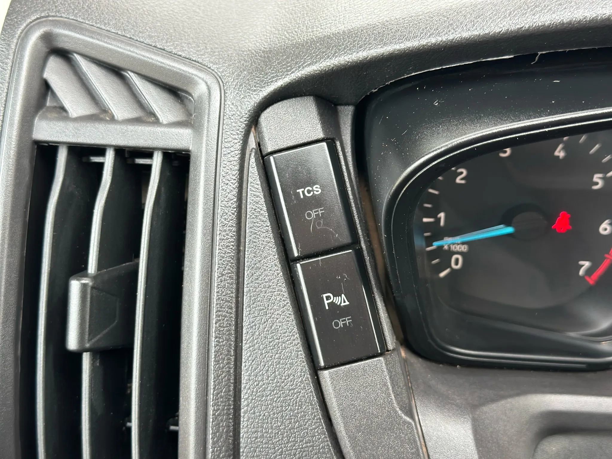 Used 2018 Ford Transit 150 XLT image 26