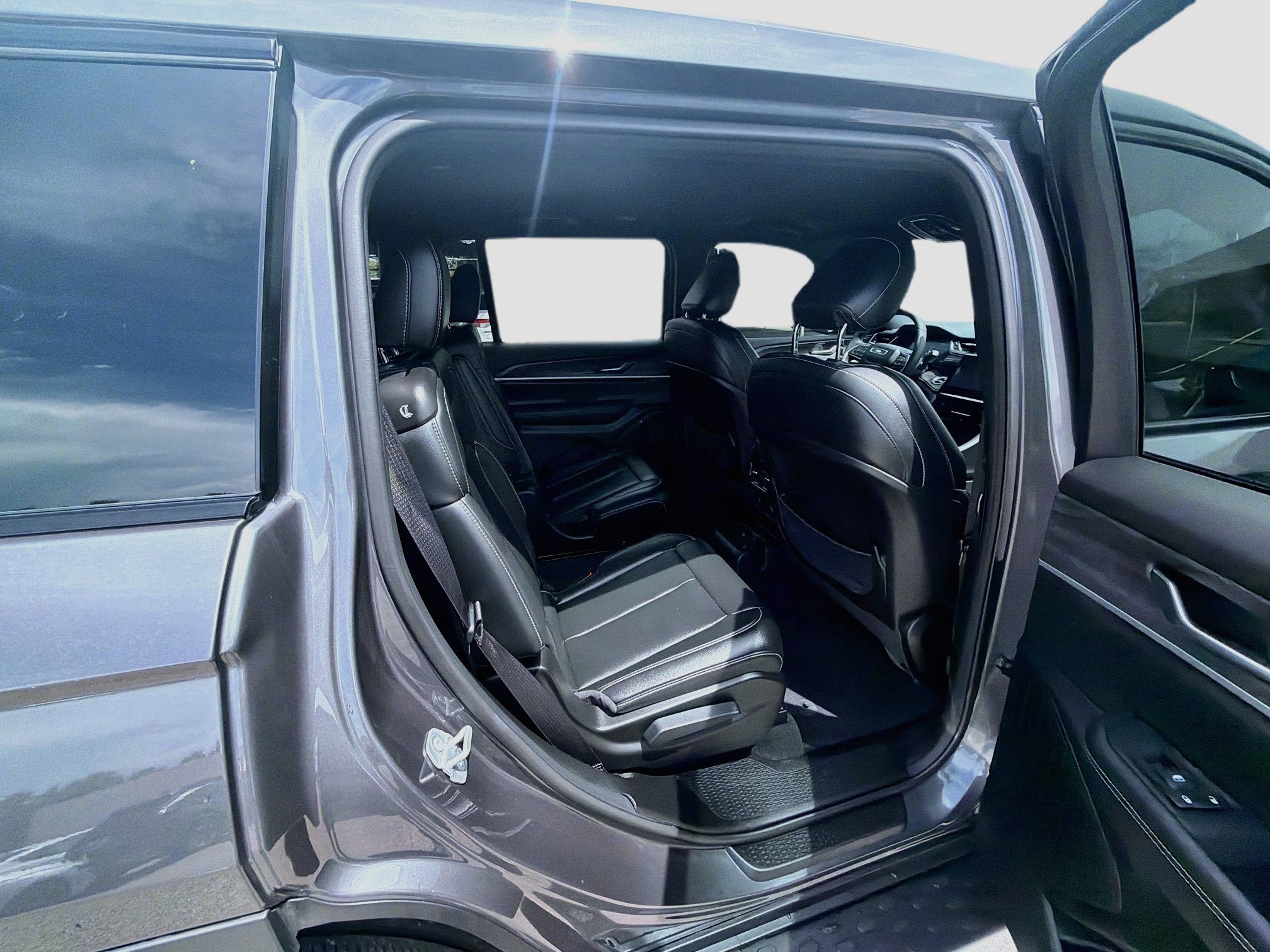 Used 2025 Jeep Grand Cherokee L Limited w/ Black Appearance Package RWD image 26