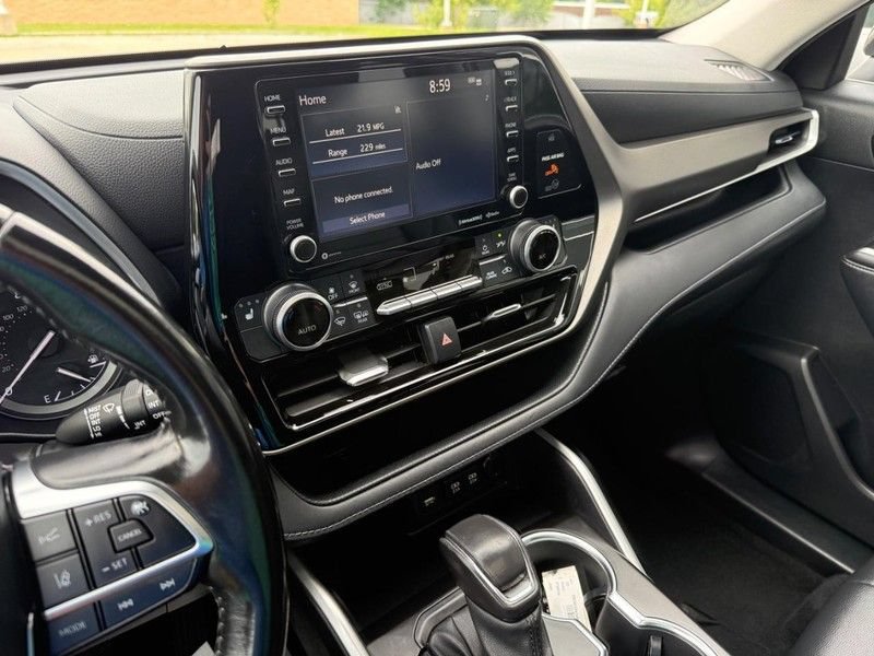 Used 2021 Toyota Highlander XLE AWD/4WD image 26