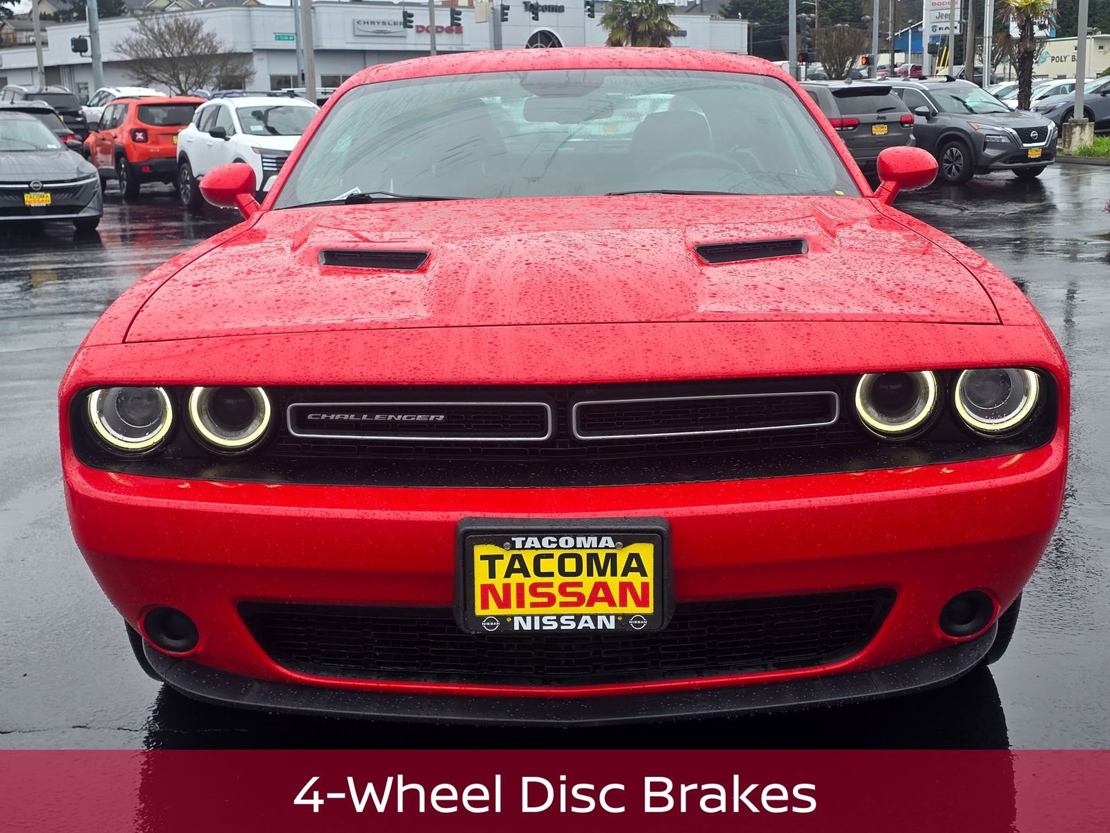 Used 2015 Dodge Challenger SXT image 9