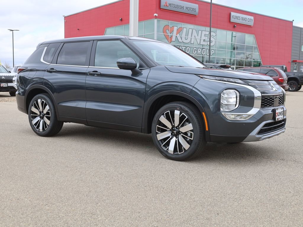 New 2025 Mitsubishi Outlander SE image 2