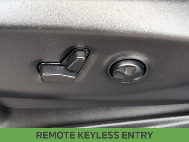 Used 2025 Chrysler Pacifica Limited image 16