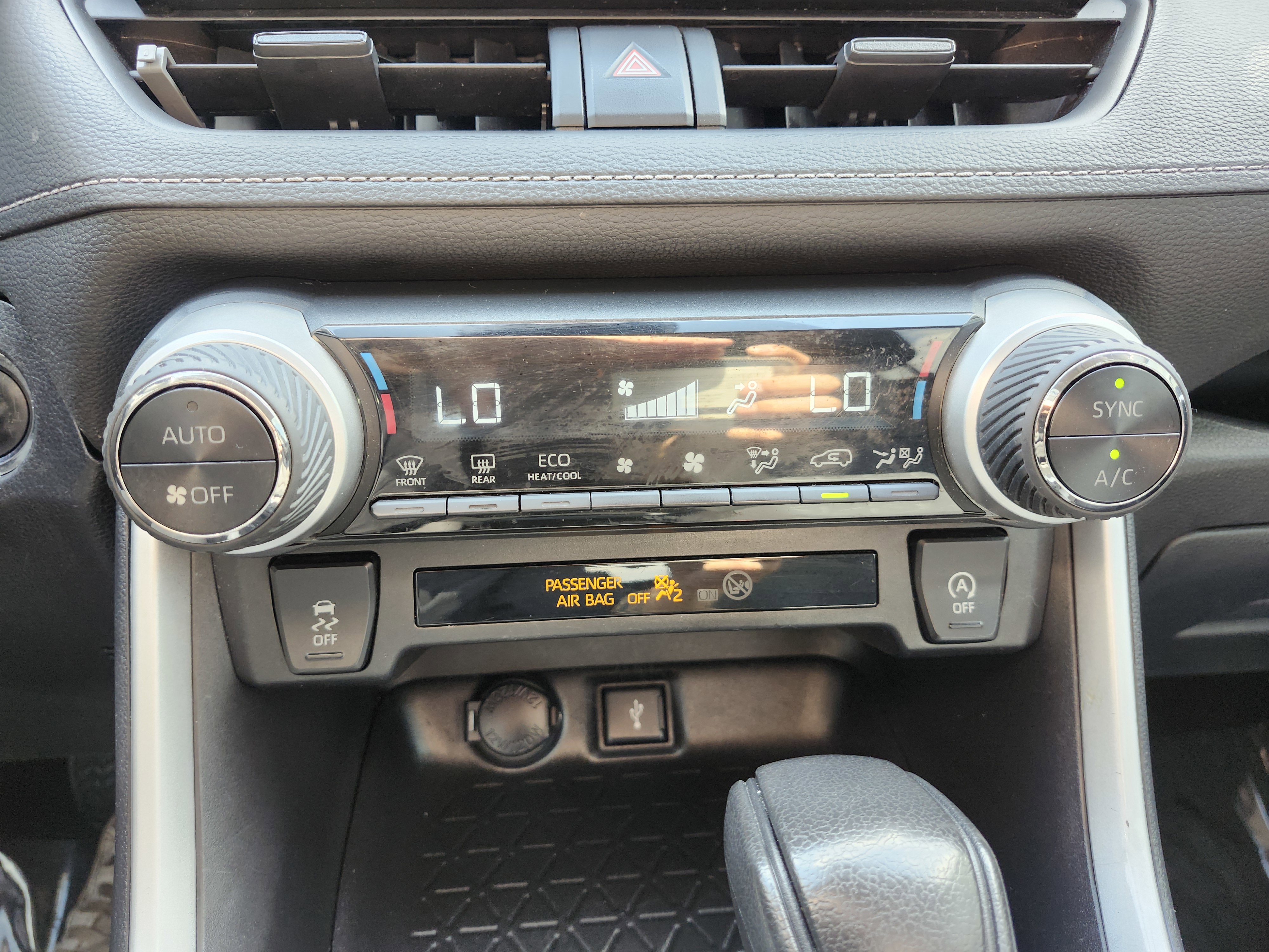 Used 2022 Toyota RAV4 XLE AWD/4WD image 31