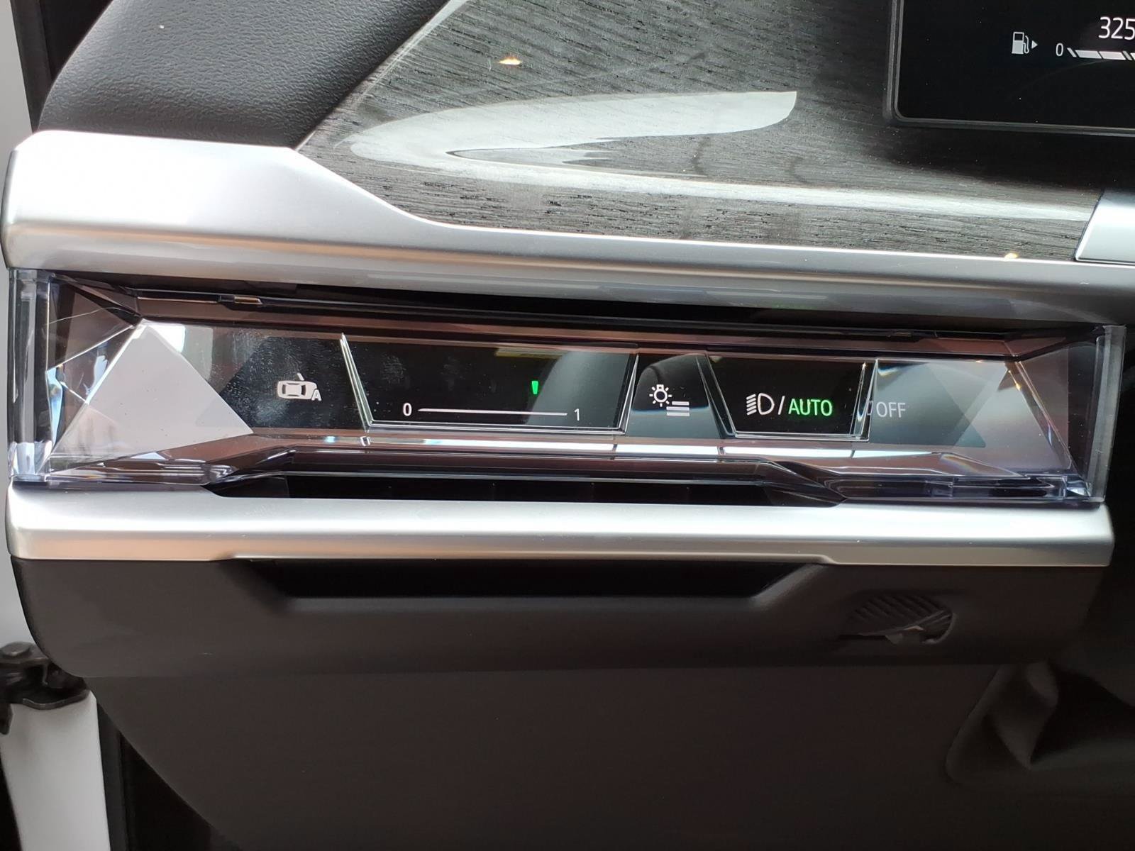 Used 2025 BMW 760i xDrive w/ Executive Package AWD/4WD image 17