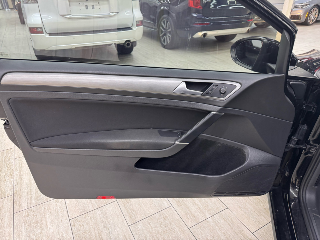 Used 2015 Volkswagen Golf S image 14