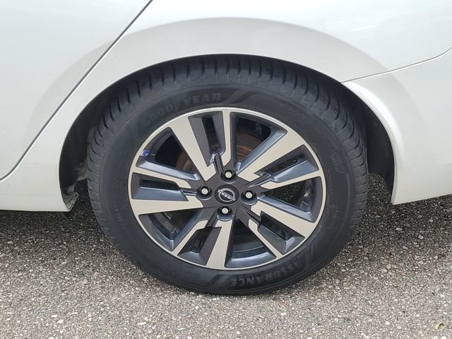 Used 2023 Nissan Versa SV FWD image 27
