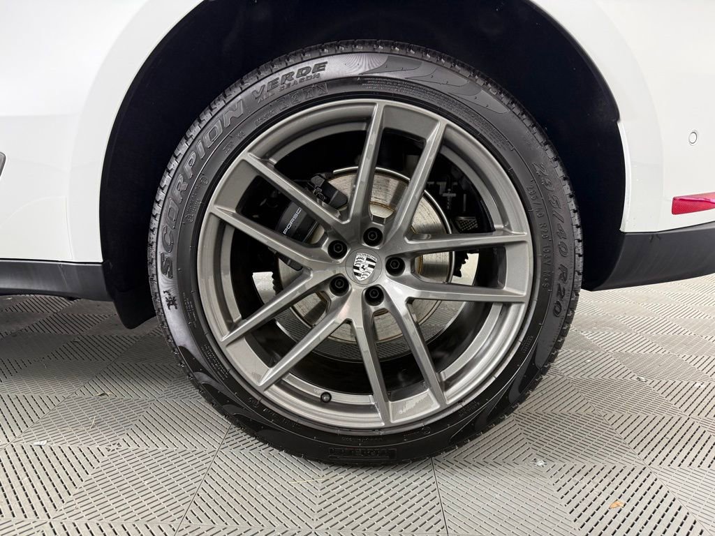 Certified 2026 Porsche Macan Turbo image 12