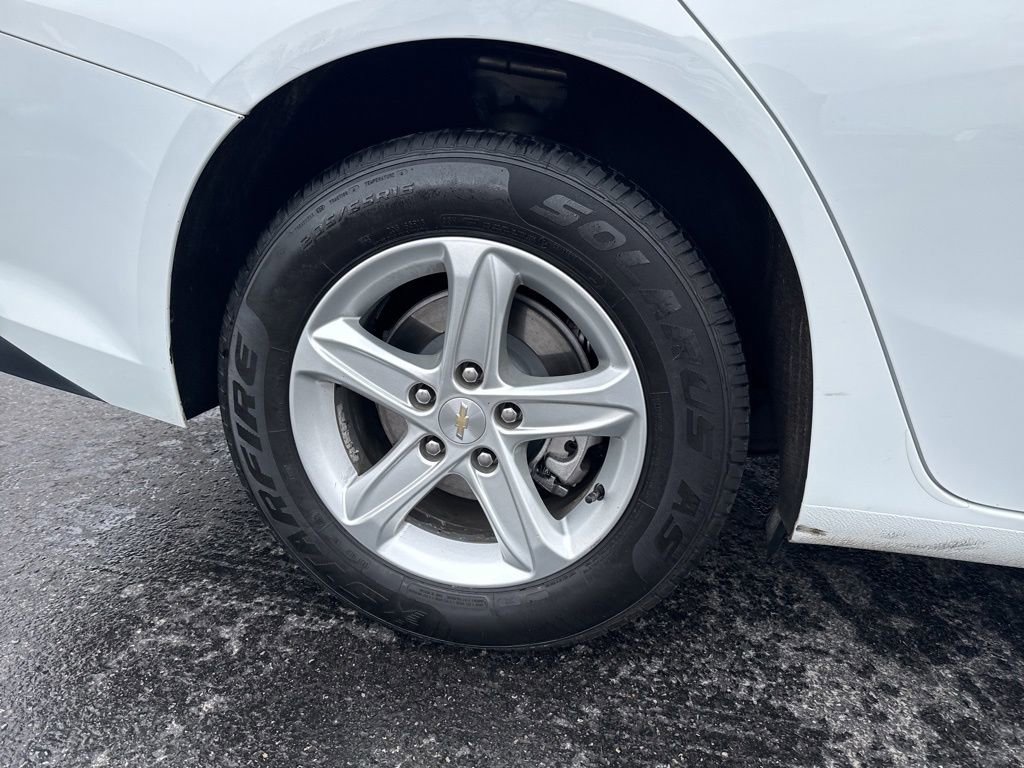 Used 2023 Chevrolet Malibu LS image 9