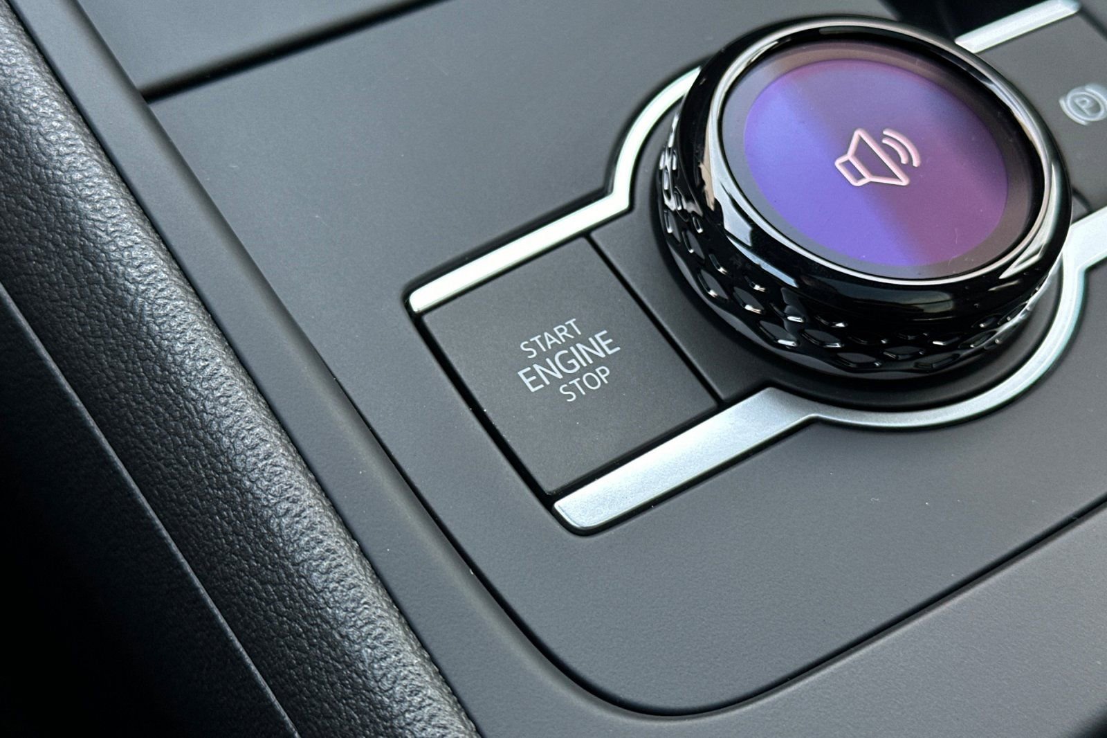 New 2026 Volkswagen Tiguan SE R-Line FWD image 20