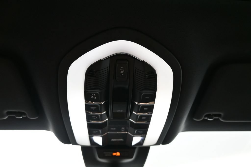 Certified 2020 Porsche Macan S AWD/4WD image 12