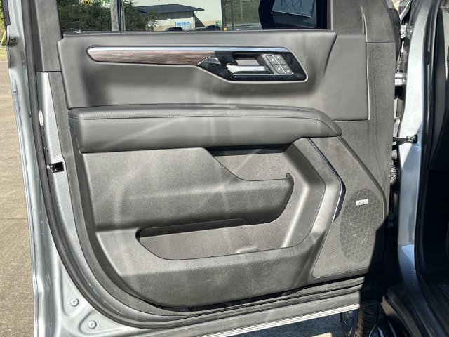 Certified 2025 Chevrolet Suburban LT w/ Comfort Package AWD/4WD image 25