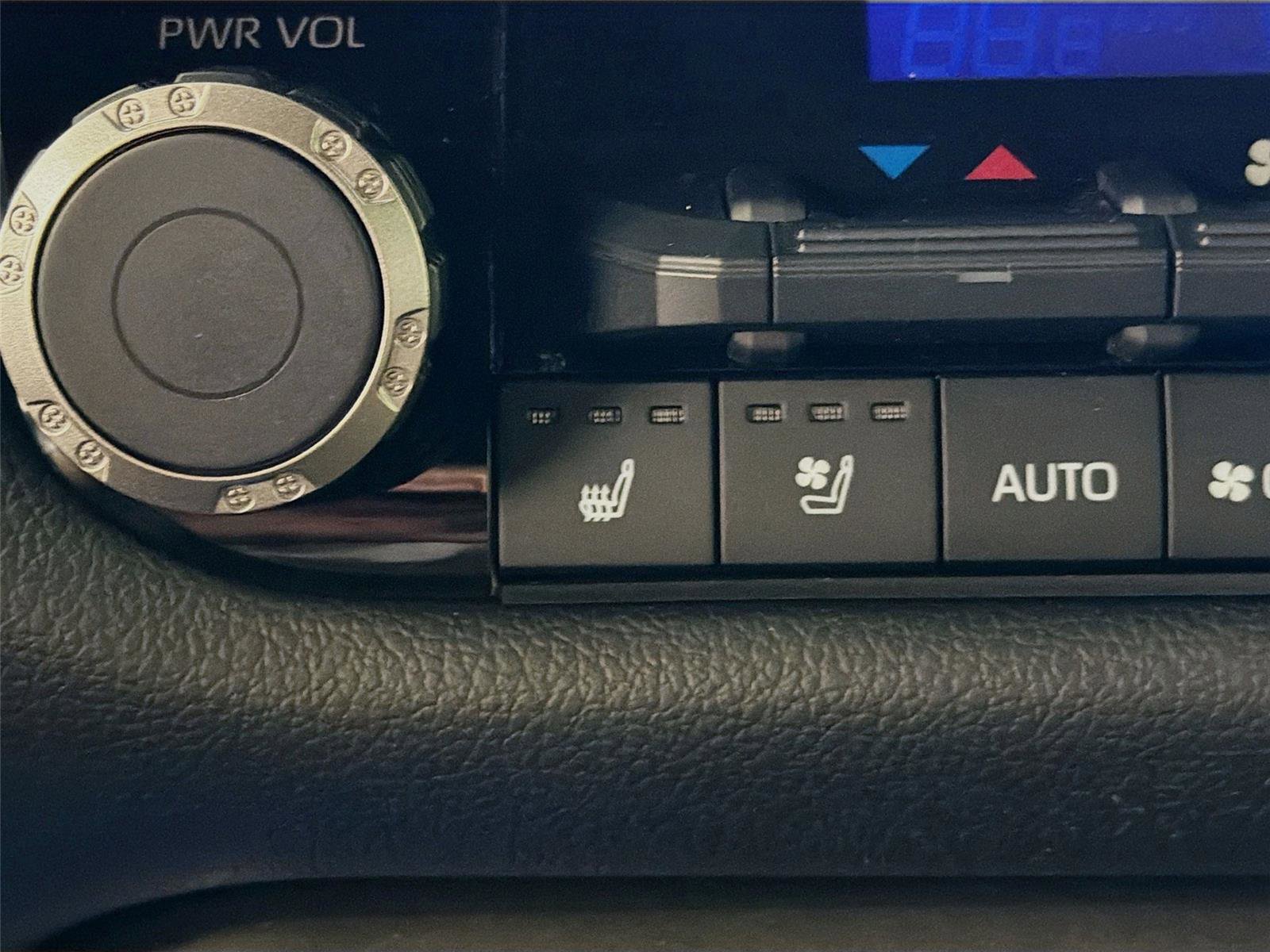 Used 2025 Toyota Sequoia Limited AWD/4WD image 21