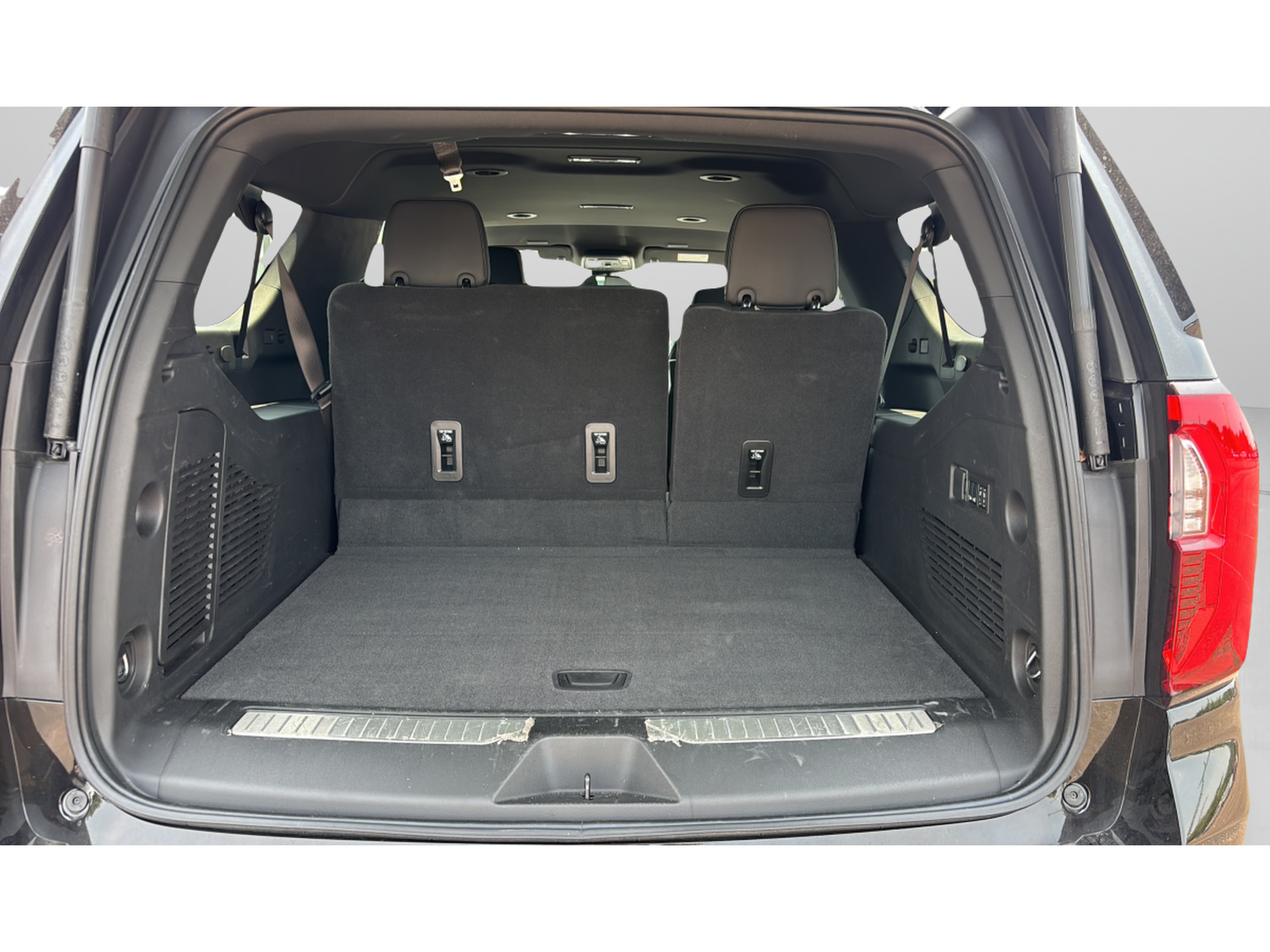 Used 2025 GMC Yukon XL AT4 AWD/4WD image 14
