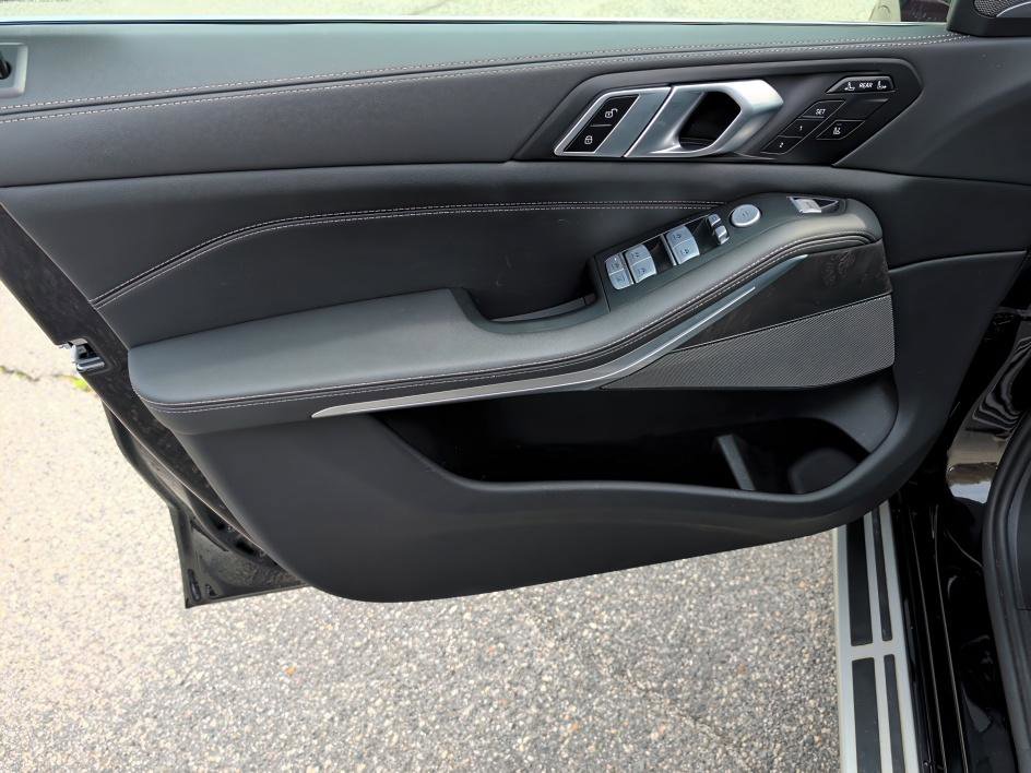 Used 2025 BMW X7 xDrive40i w/ Premium Package image 16