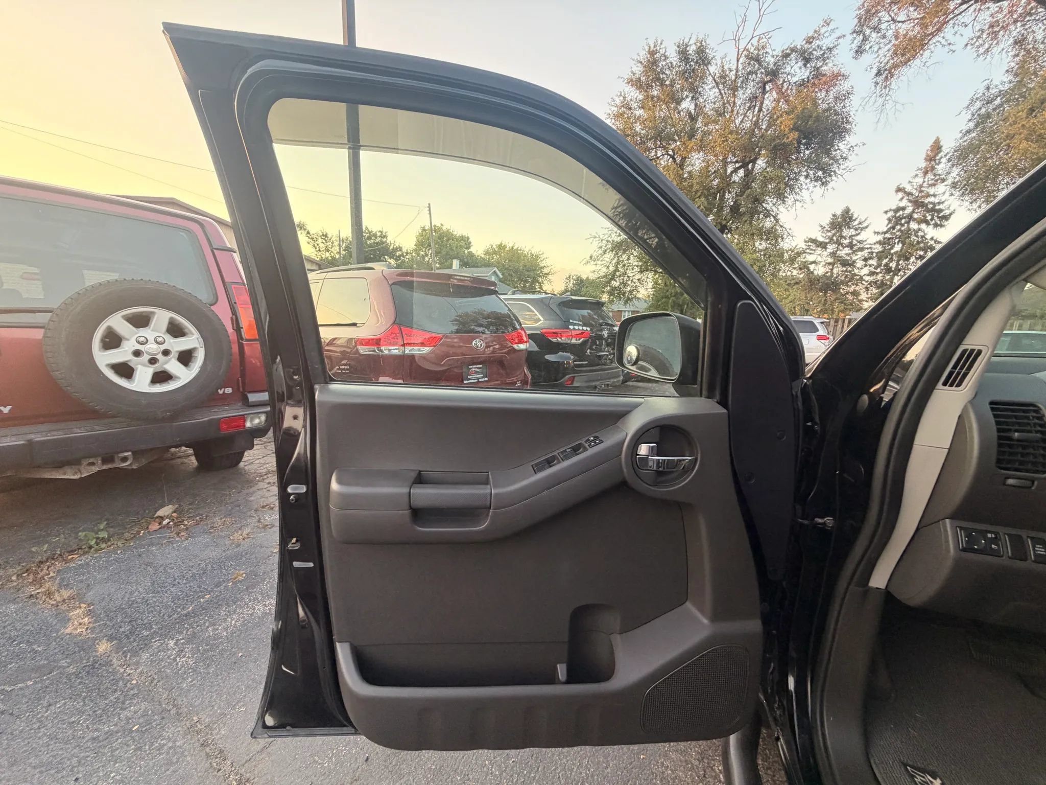 Used 2013 Nissan Xterra PRO-4X w/ Pro-4x Leather Pkg AWD/4WD image 11