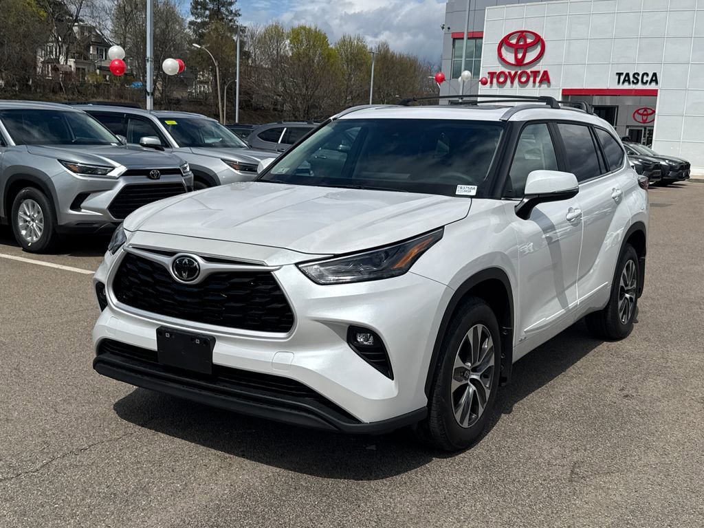 Used 2026 Toyota Highlander XLE image 3
