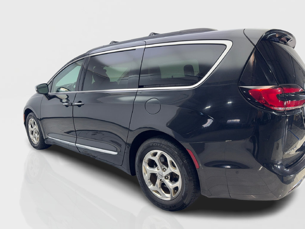 Used 2022 Chrysler Pacifica Limited FWD image 16