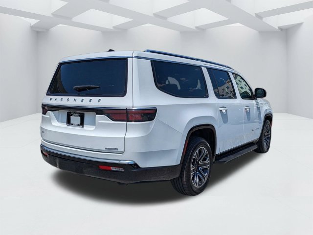 Used 2024 Jeep Wagoneer L Series II w/ Flexible Seating Group AWD/4WD image 5