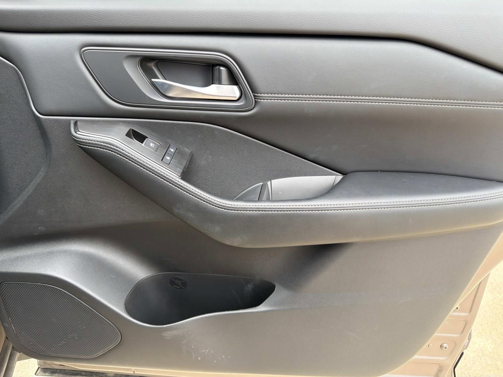 Certified 2025 Nissan Rogue SL w/ SL Premium Package image 13