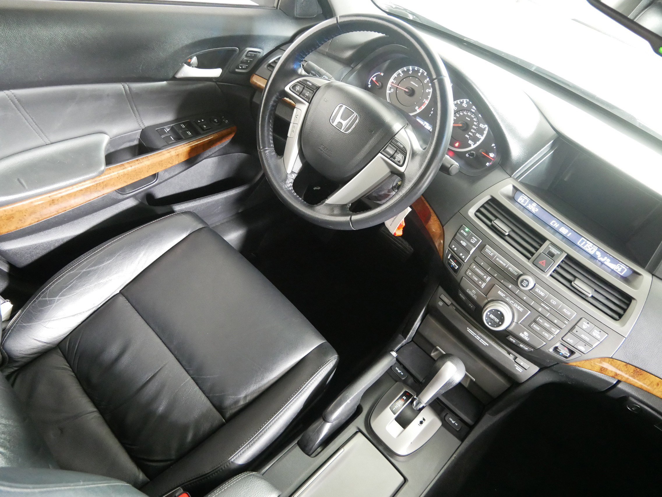 Used 2011 Honda Accord EX-L image 9