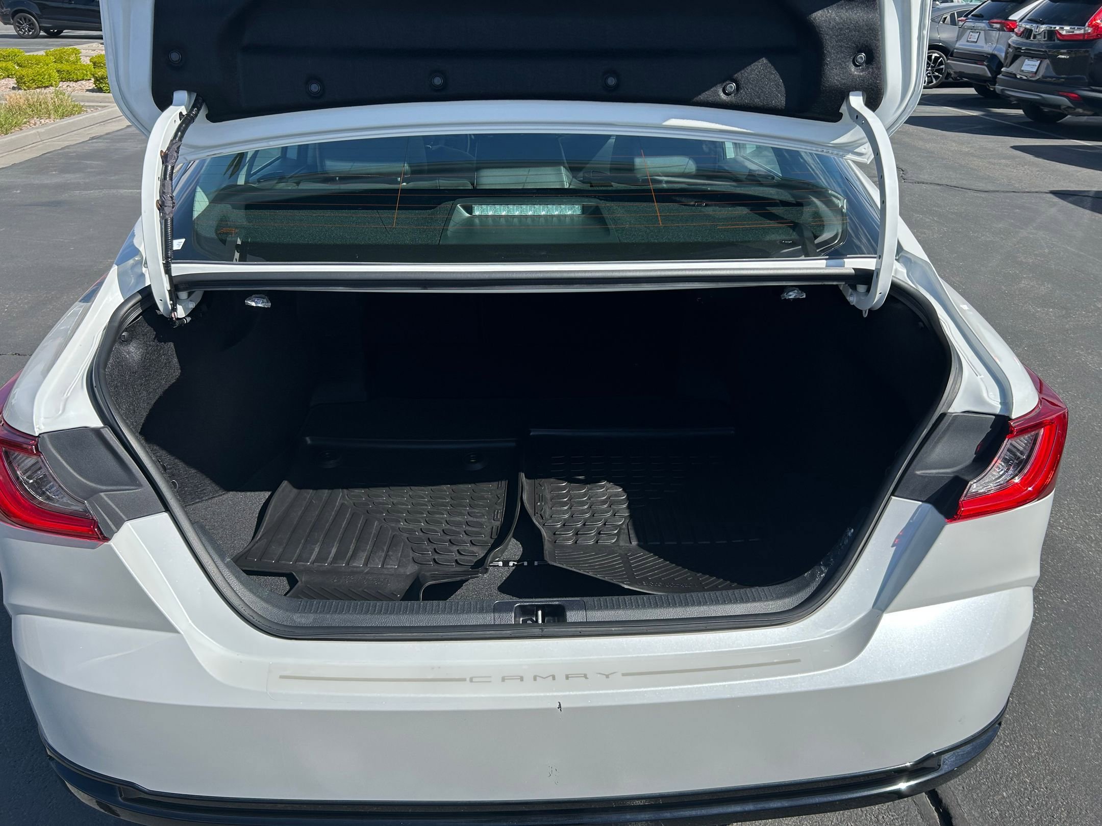 Used 2025 Toyota Camry XLE image 25