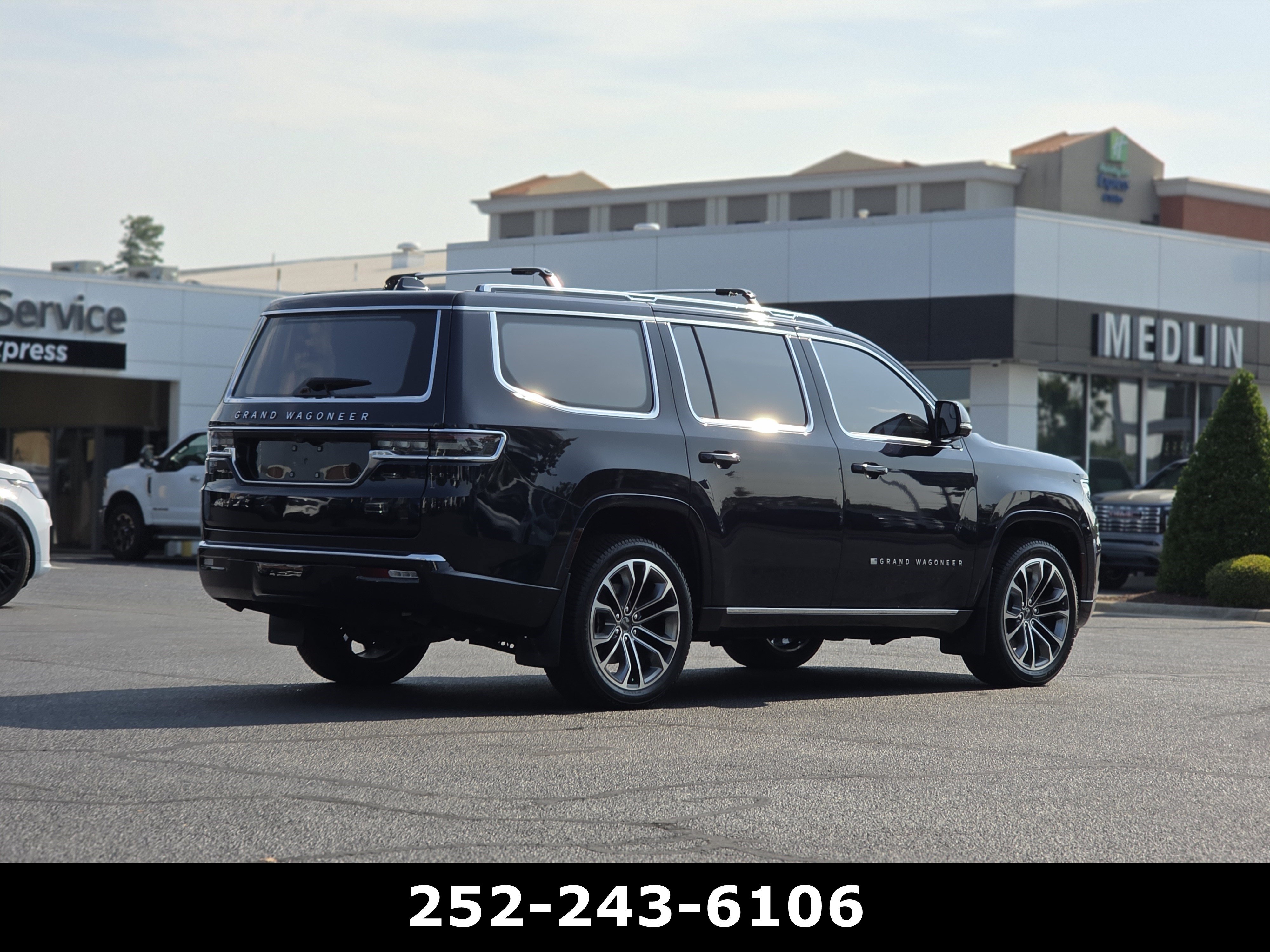 Used 2023 Jeep Grand Wagoneer Series III AWD/4WD image 6