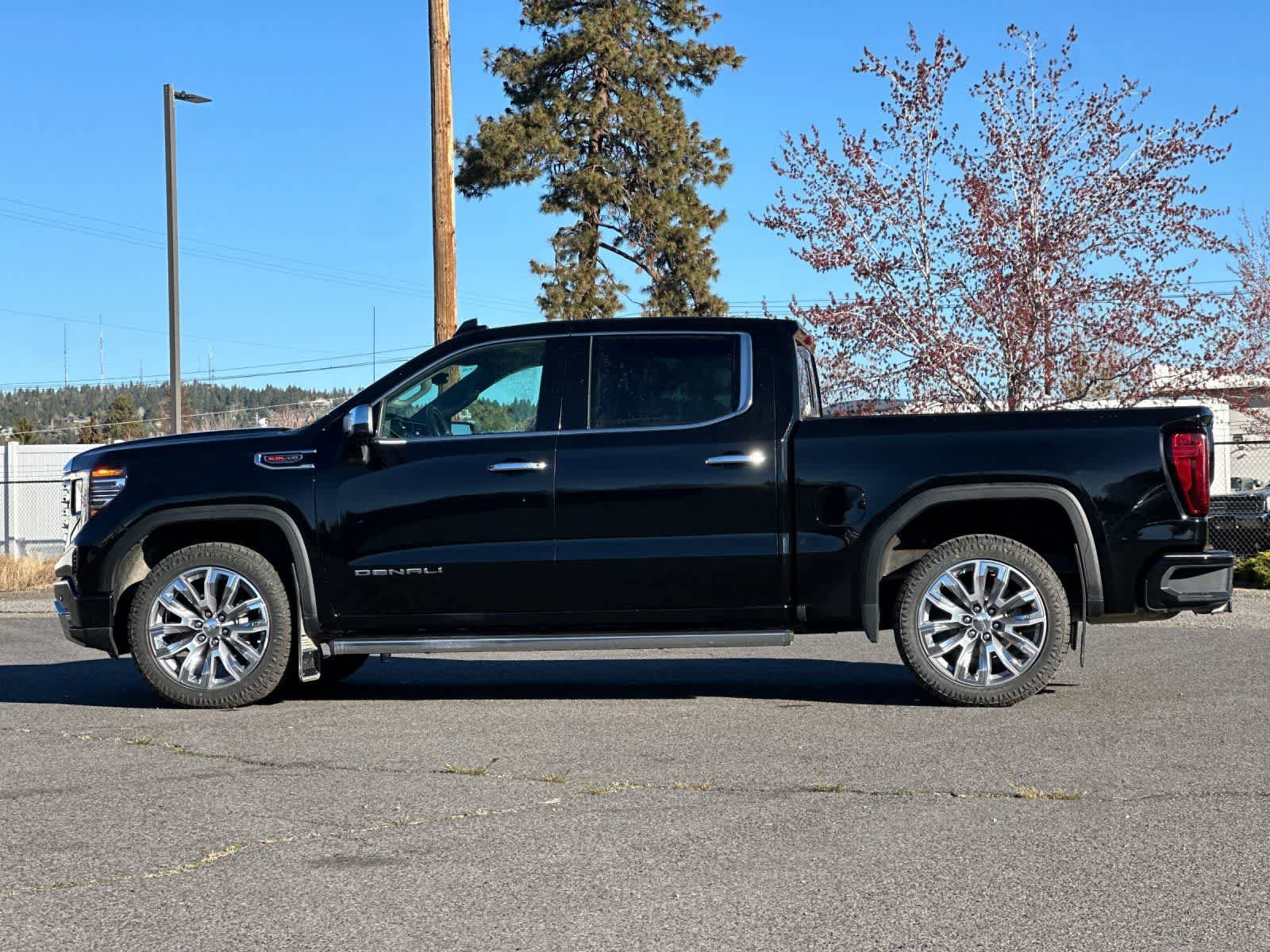 Used 2023 GMC Sierra 1500 Denali w/ Denali Reserve Package AWD/4WD image 5