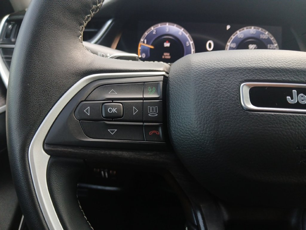 Used 2022 Jeep Grand Cherokee Limited AWD/4WD image 11