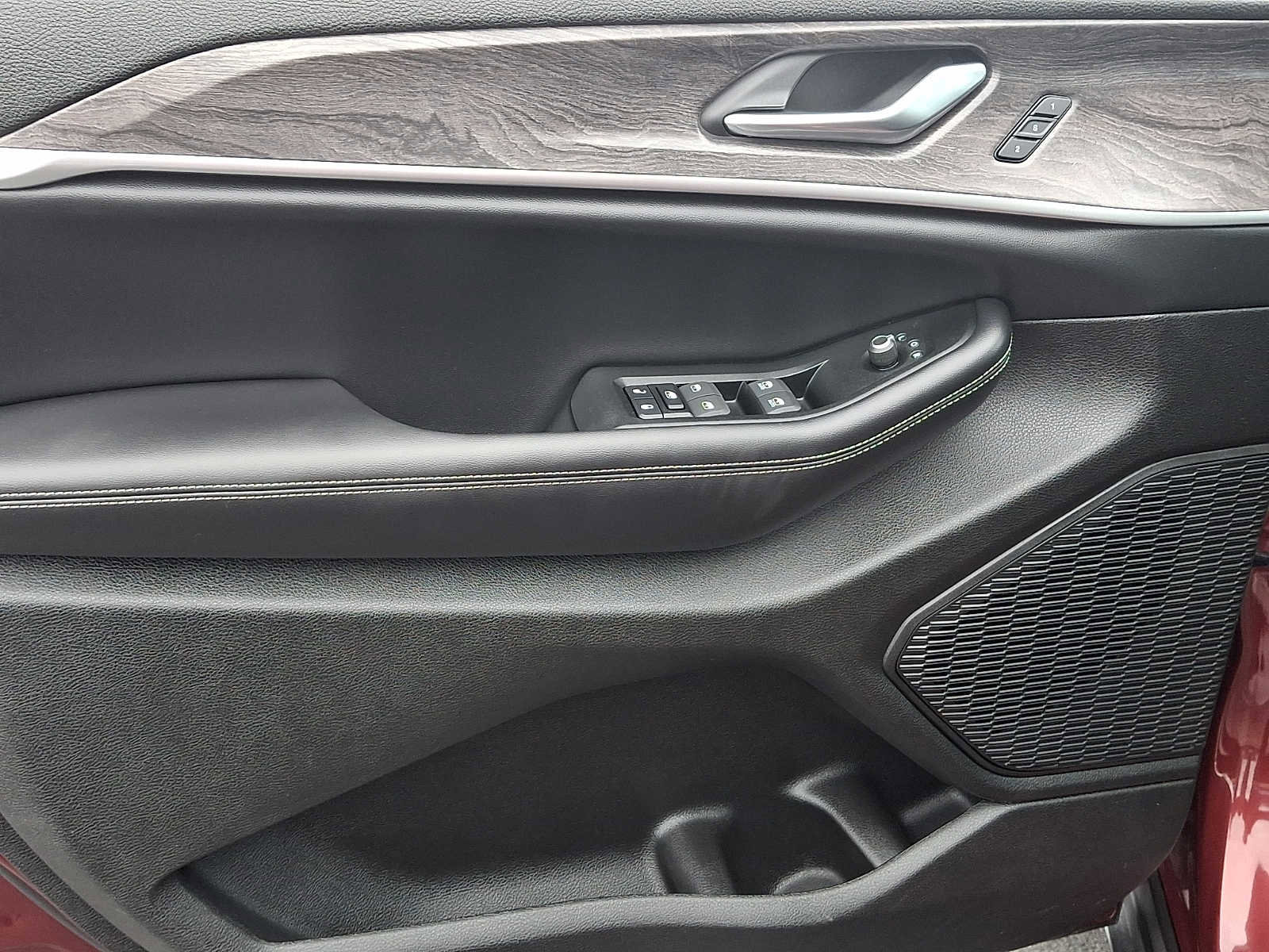 Used 2024 Jeep Grand Cherokee L Limited AWD/4WD image 14