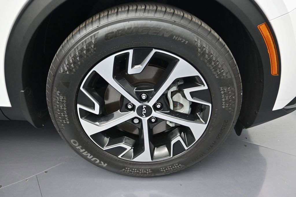 Used 2025 Kia Sportage EX FWD image 9