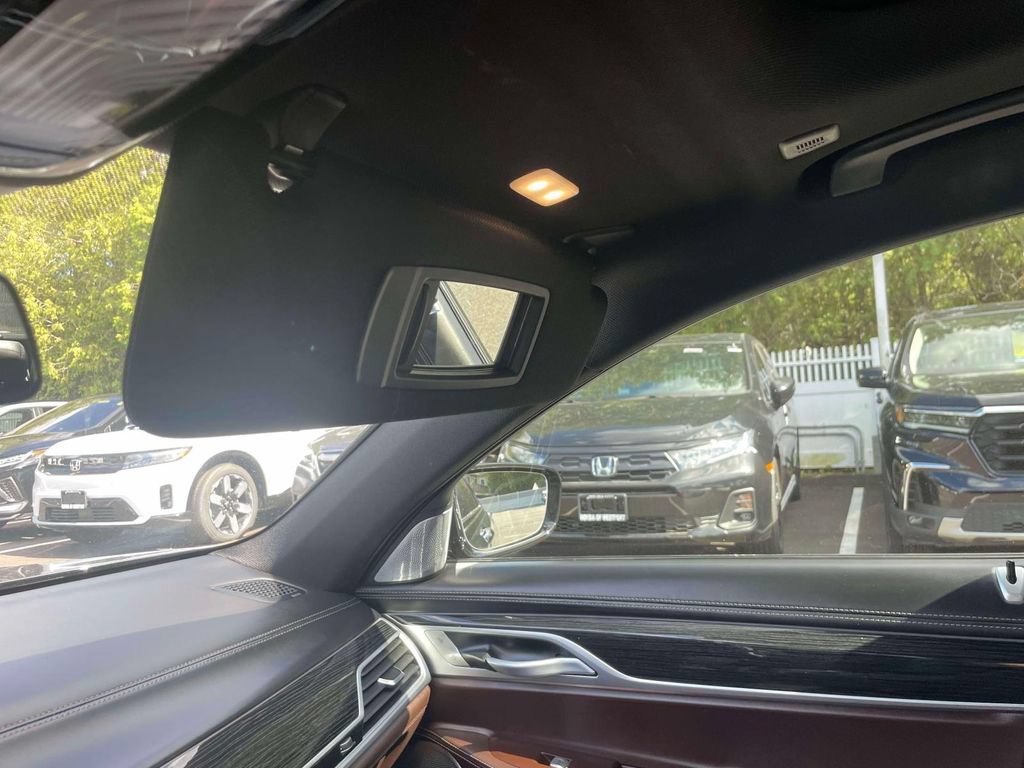Used 2019 BMW 750i xDrive w/ Autobahn Package AWD/4WD image 33