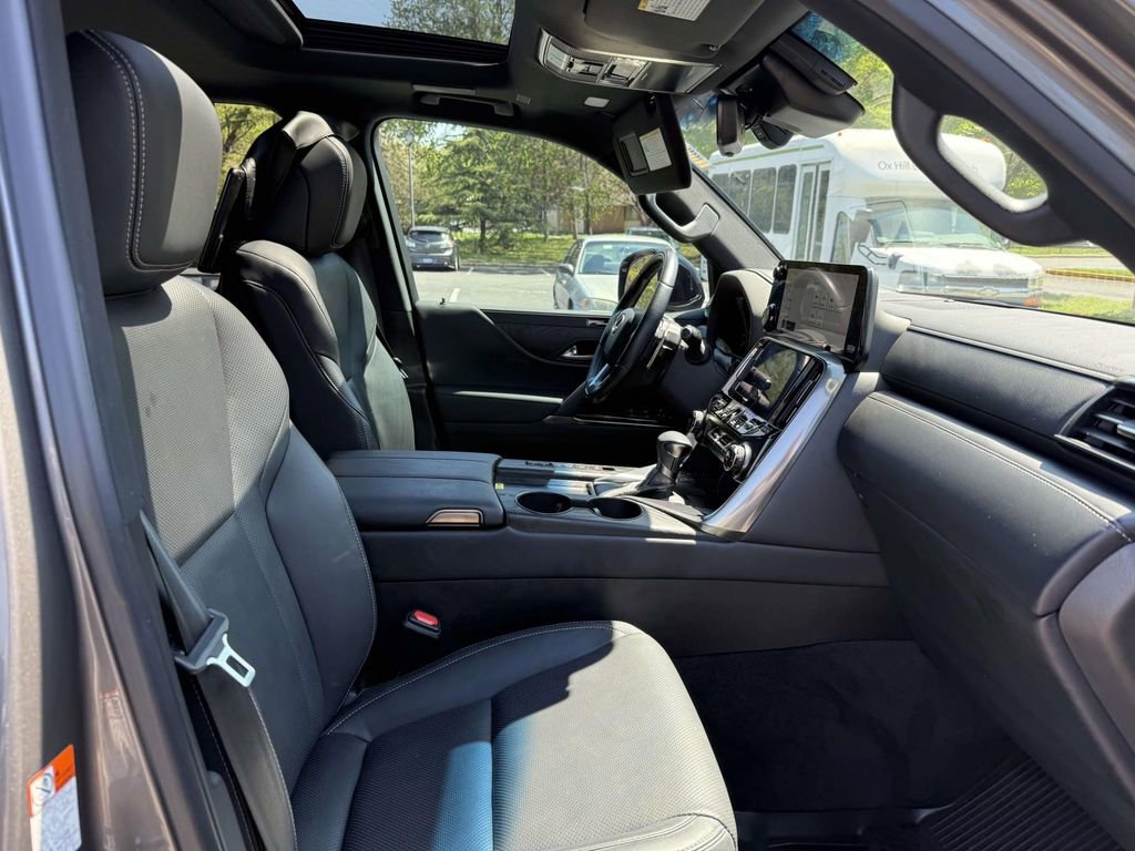 Used 2023 Lexus LX 600 4WD w/ Appearance Package image 15