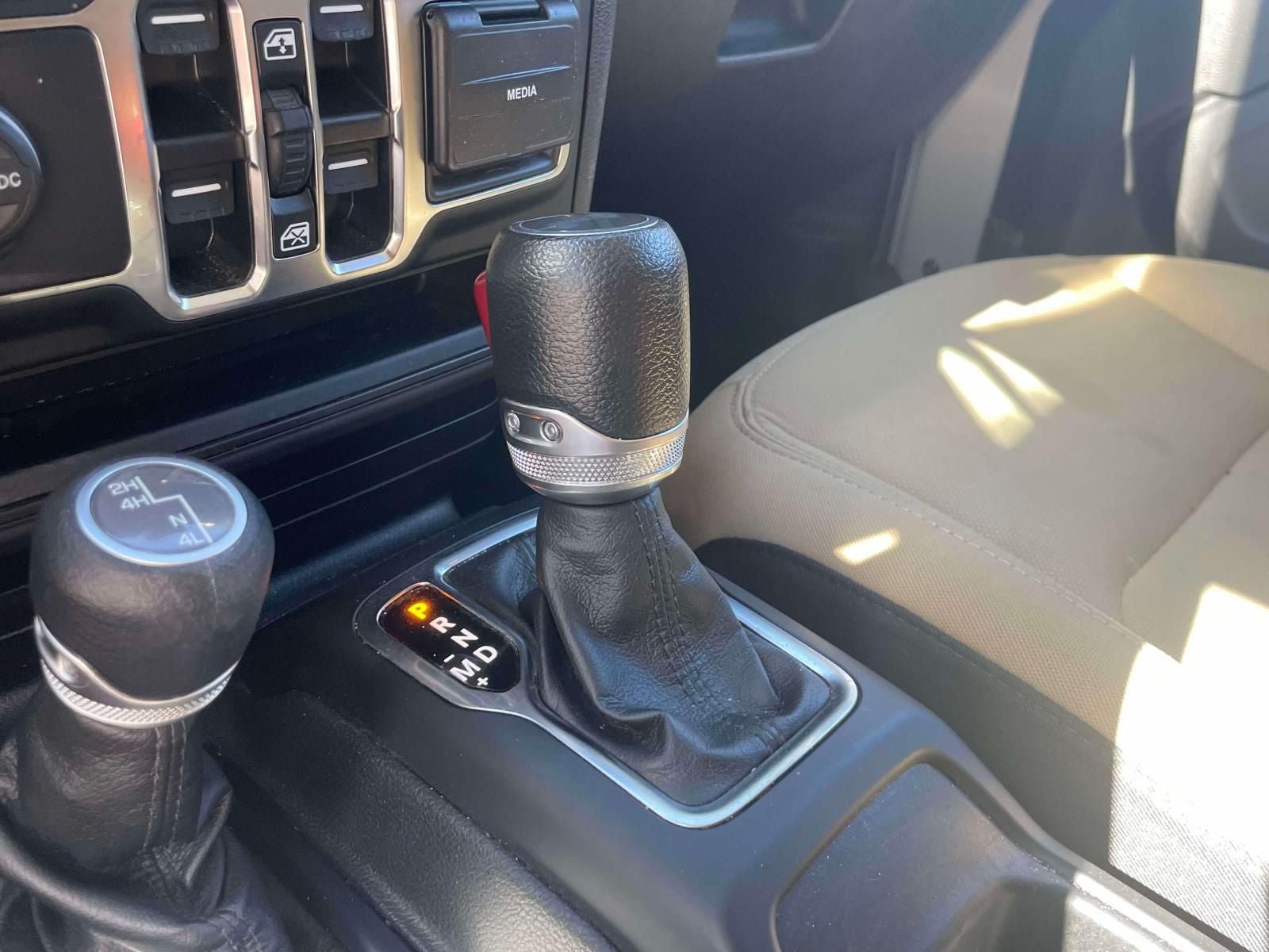 Used 2022 Jeep Wrangler Unlimited Sport AWD/4WD image 29
